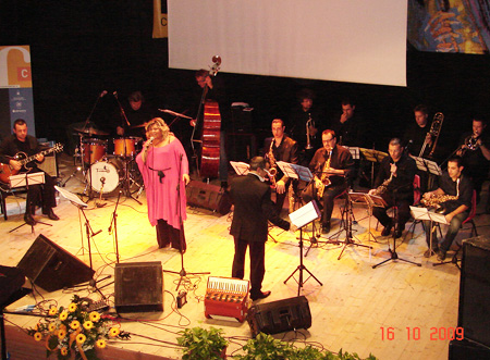 Linda with Renzo Ruggieri conducting